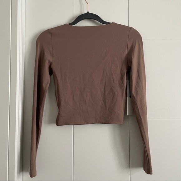 Aritzia Babaton Contour Longsleeve - Picture 2 of 4